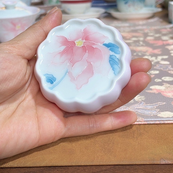 【闪购商品】国色惊城花朵盖置哈哈