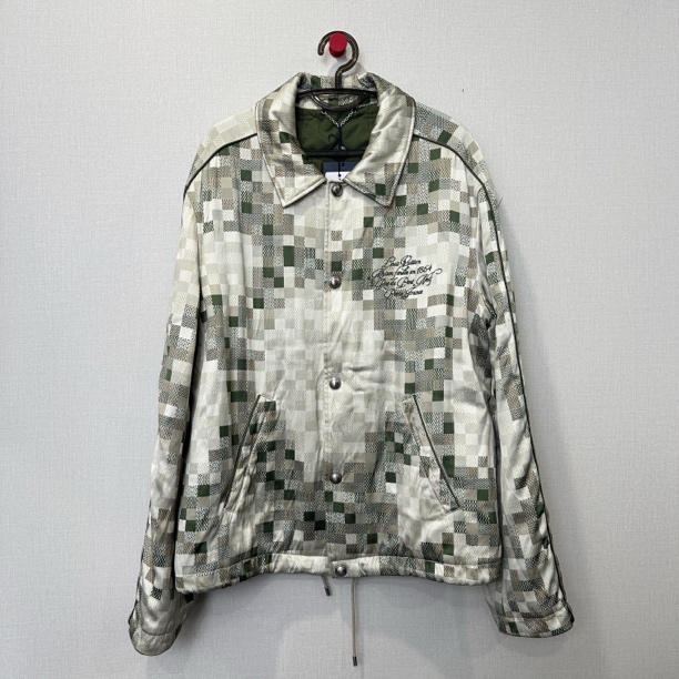 未使用 LouisVuitton/路易威登 菲董25年蛇纹外套 尺码：52 11600