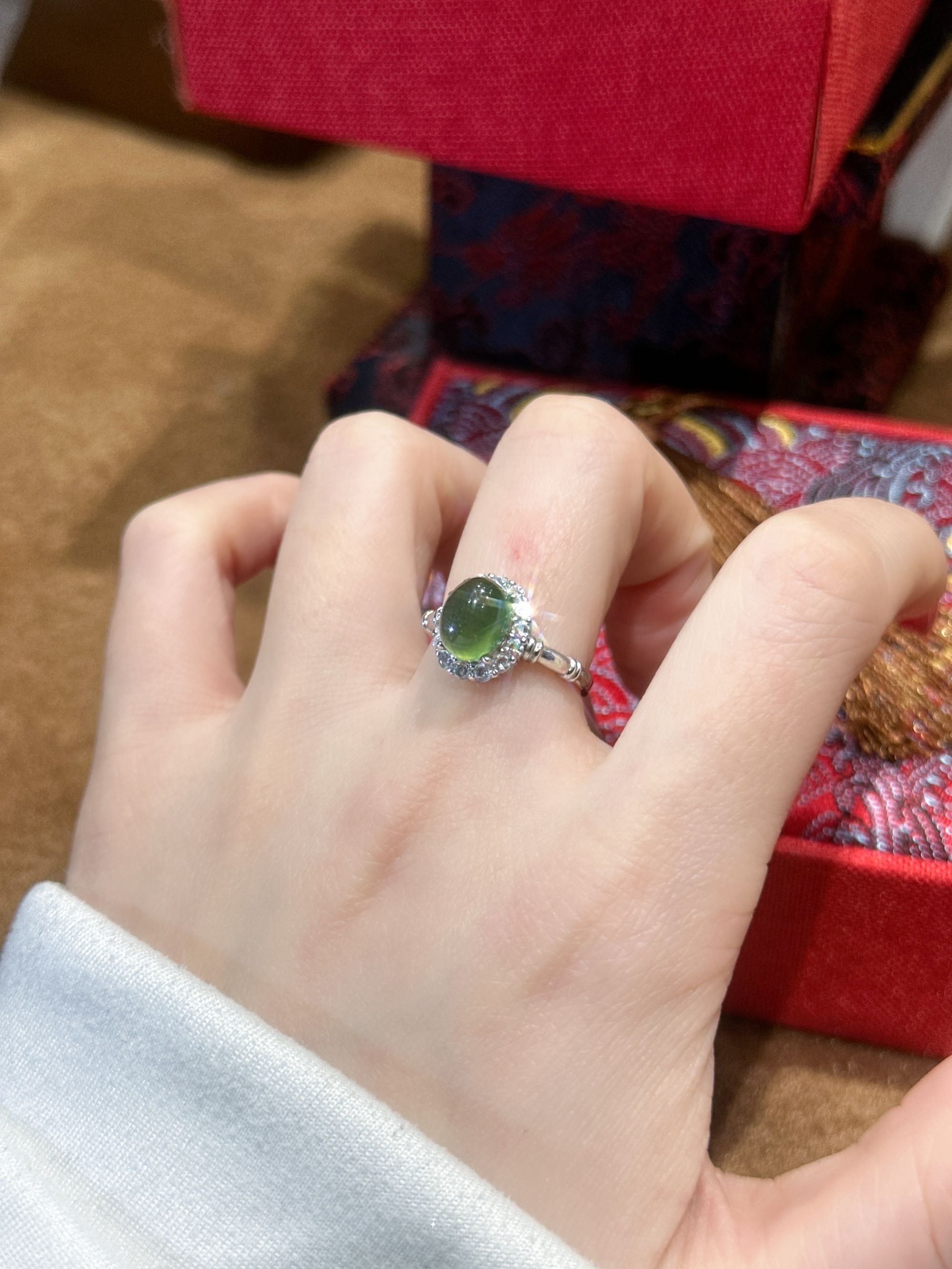 天然岫玉绿冰镶嵌精美戒指高冰透