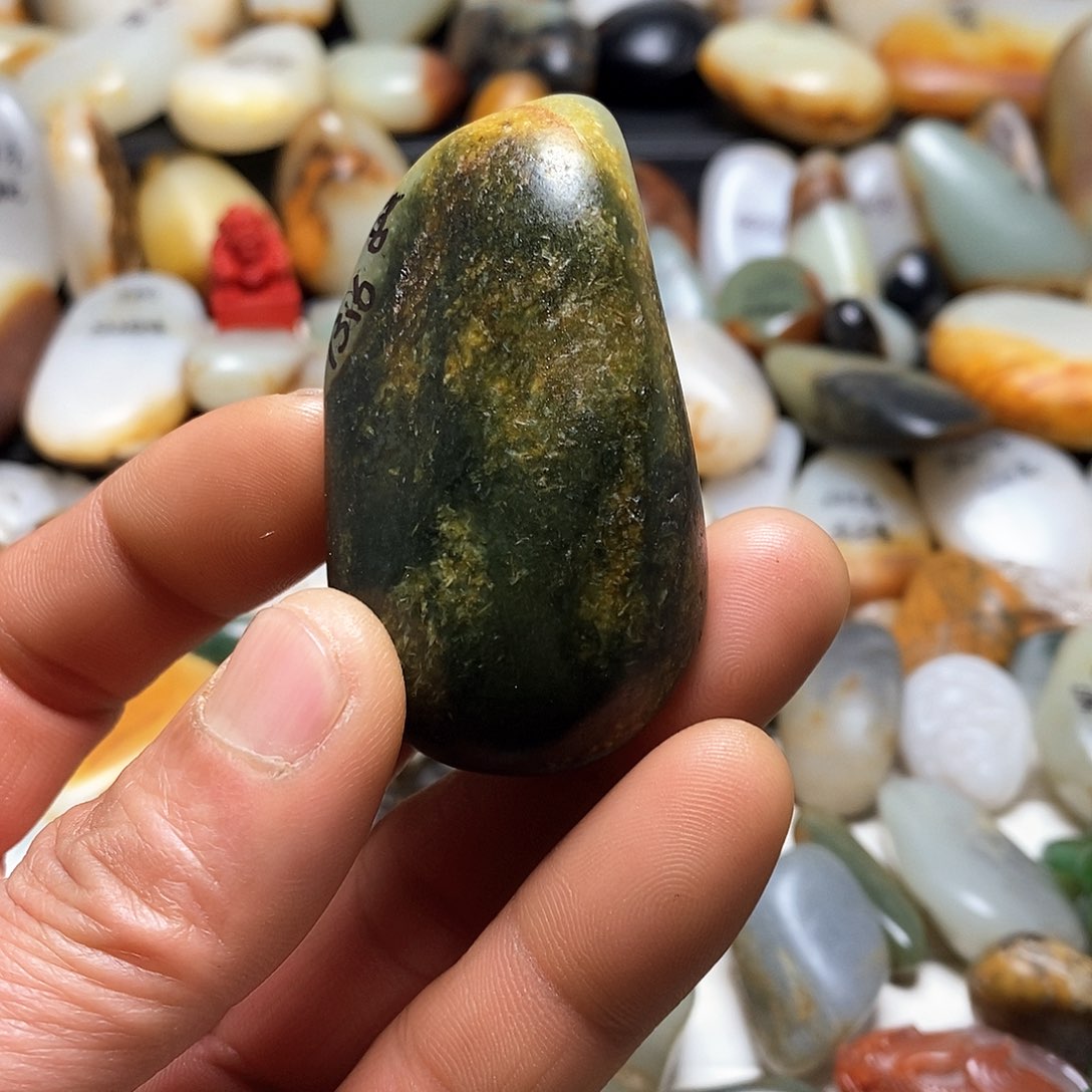 和田玉颈饰未镶嵌吊坠