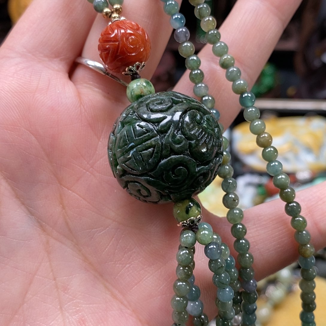 翡翠颈饰未镶嵌翡翠