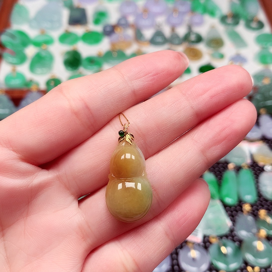 翡翠18K金镶嵌颈饰