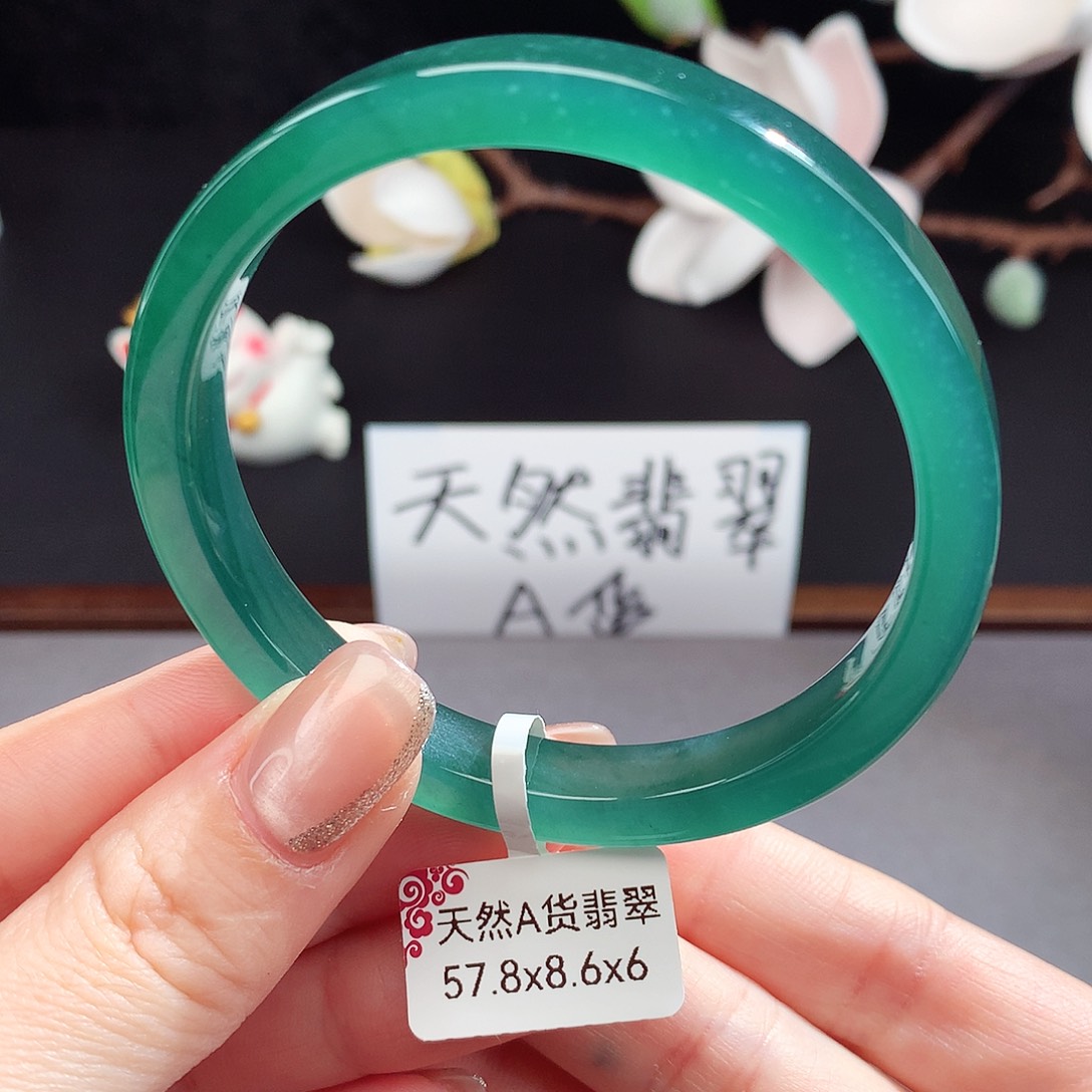 翡翠手镯（圆镯）未镶嵌