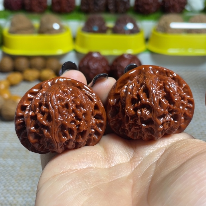 把件桃核40宫灯。  