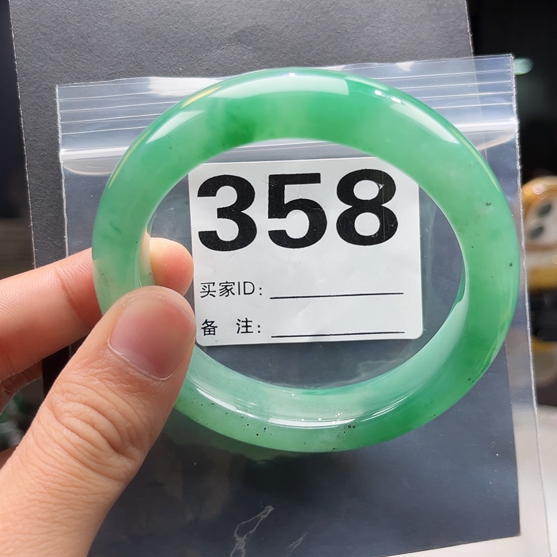 石英质玉（非洲翠）手镯未镶嵌358圈口61