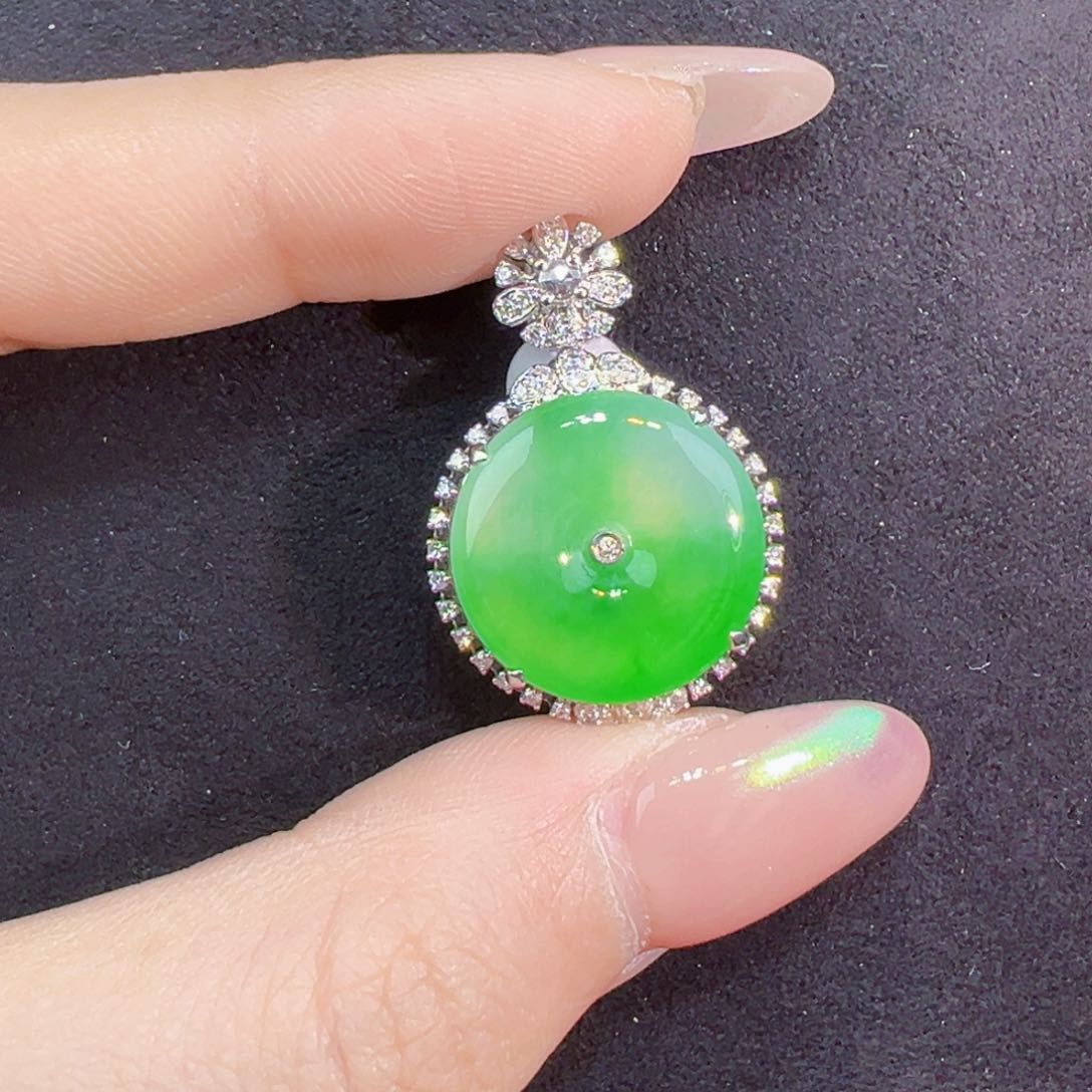 翡翠颈饰18K金镶嵌平安扣