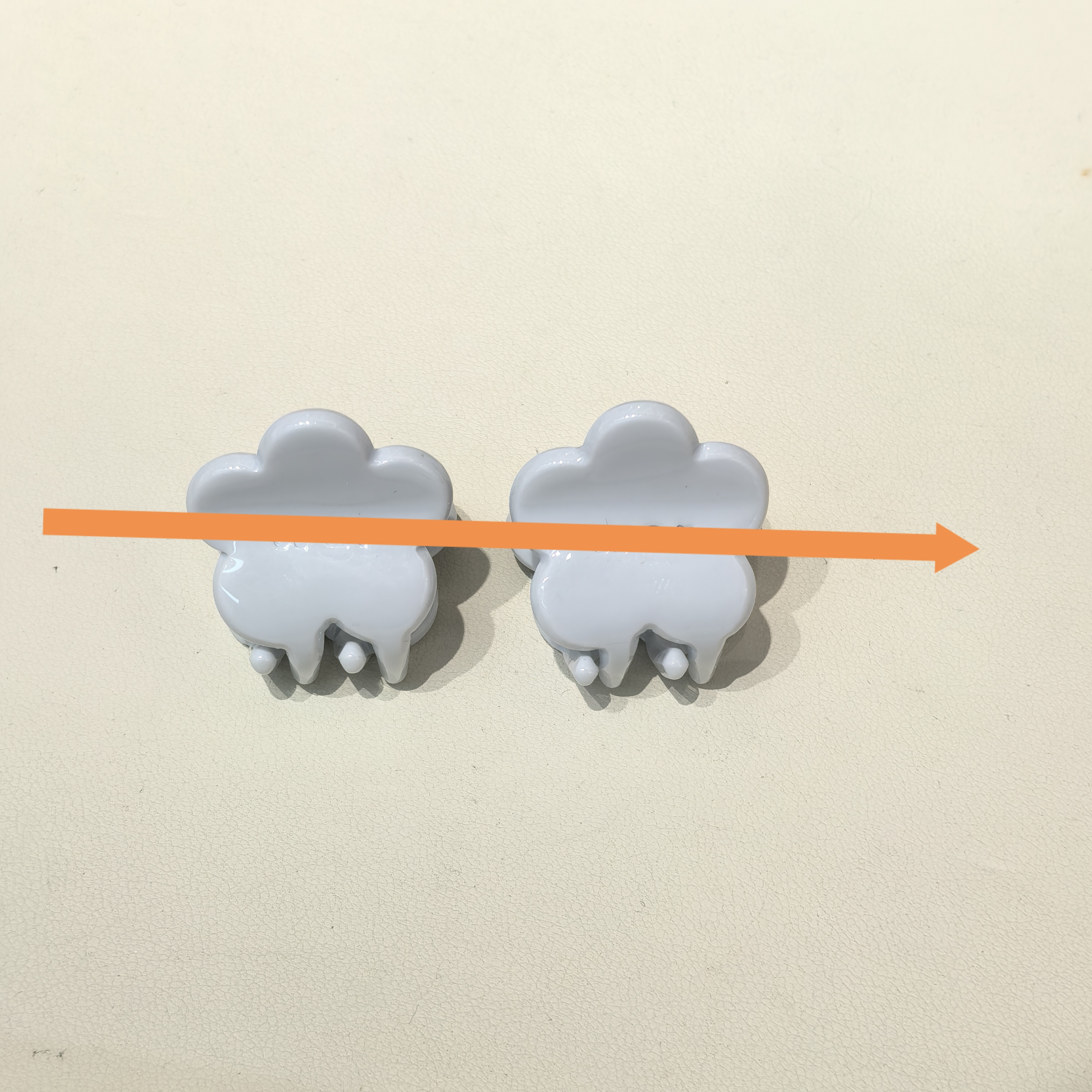 D559蓝色花朵字母醋酸刘海小抓夹一对