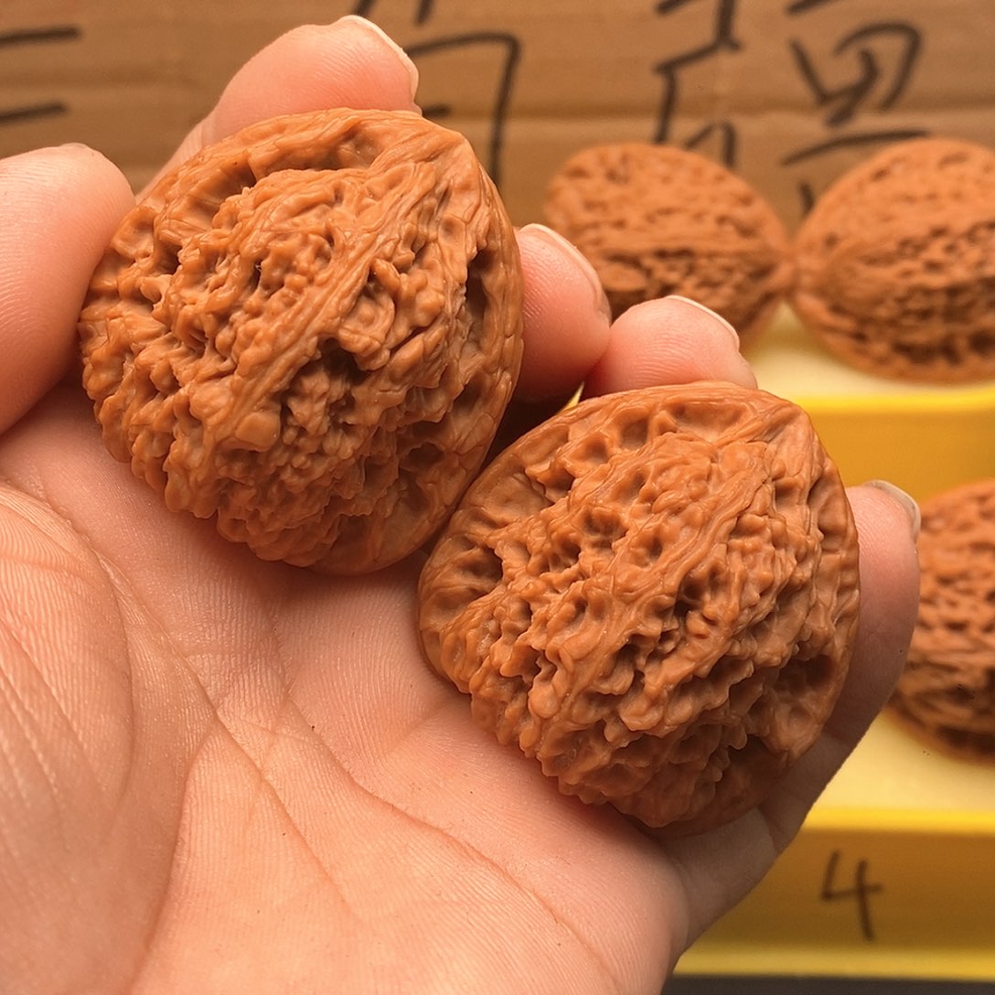 9***、文玩核桃把件三角疆……