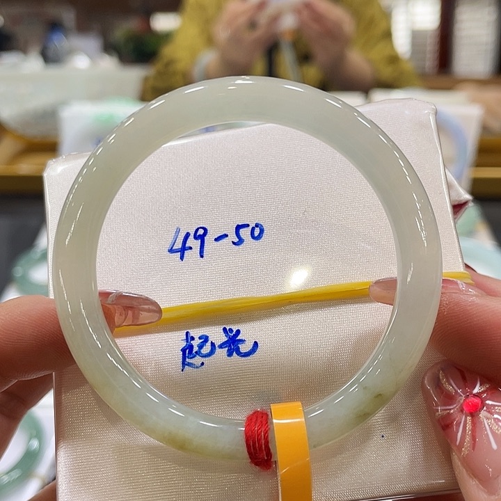 翡翠手镯未镶嵌翡翠手镯