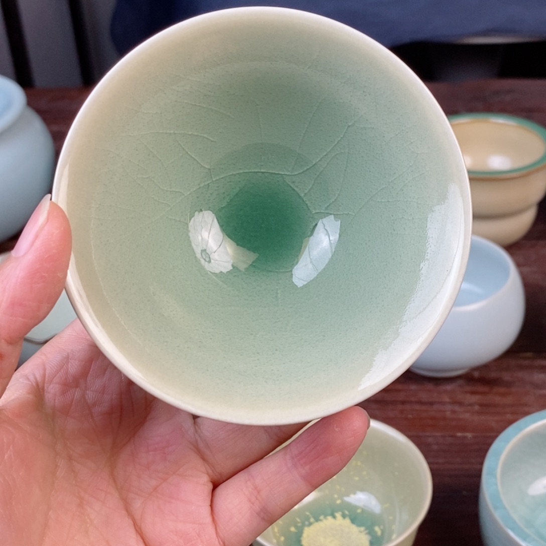 朱砂胎梅子青斗笠杯 开片 