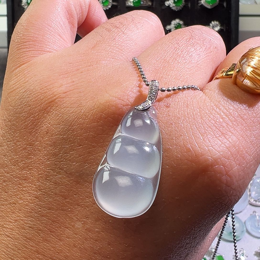 翡翠18K金镶嵌颈饰豆子