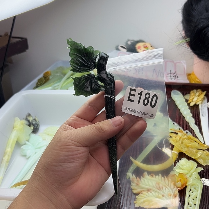 清***蛇纹石玉合金发饰