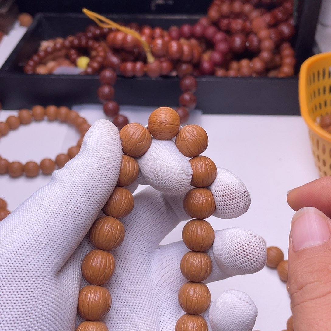 猴头核桃吊坠聚宝盆