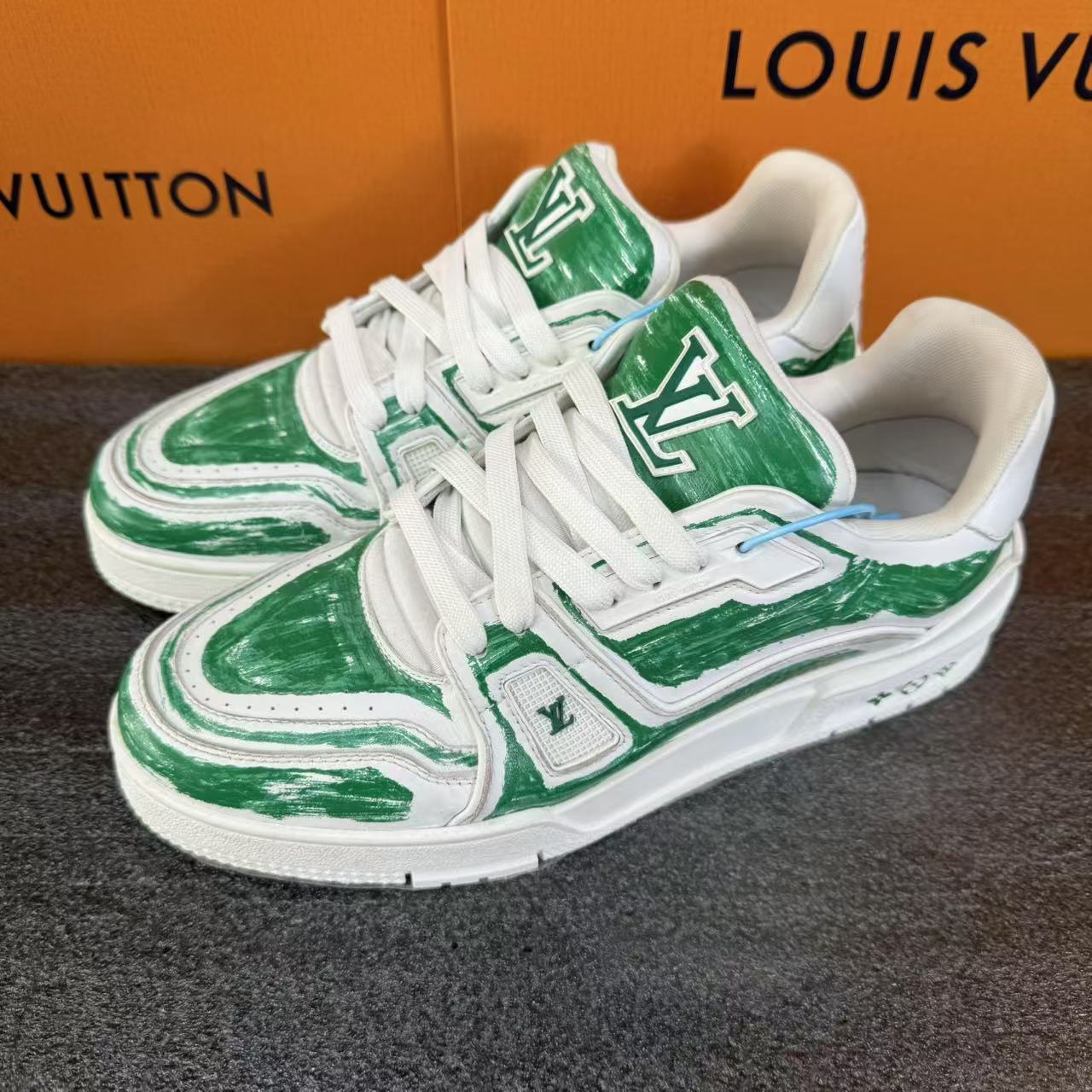 【汇星特惠】LouisVuitton/路易威登经典白绿涂鸦配色Trainer板鞋