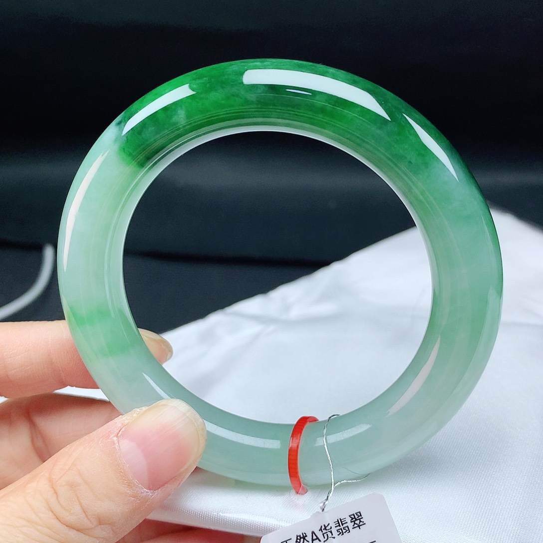 翡翠手镯未镶嵌56胖