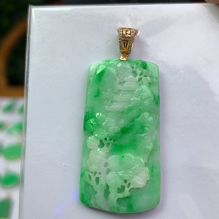 翡翠18K金镶嵌颈饰