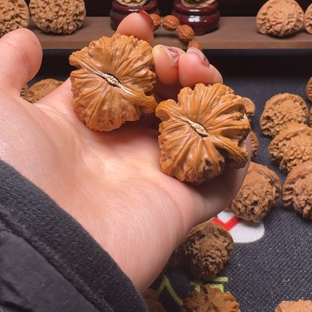 文玩核桃吊坠38球白