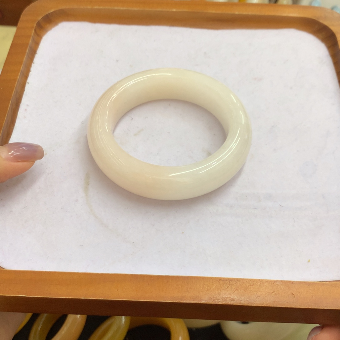 石英质玉未镶嵌手镯