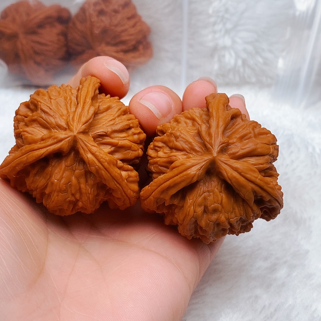 大***T文玩核桃吊坠三棱