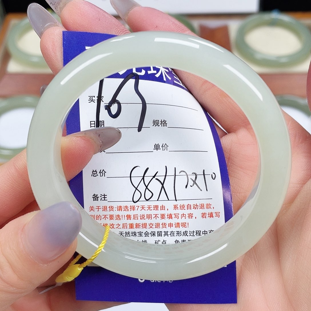 和田玉手镯未镶嵌