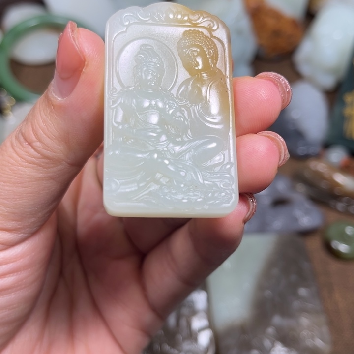 小***。和田玉未镶嵌颈饰