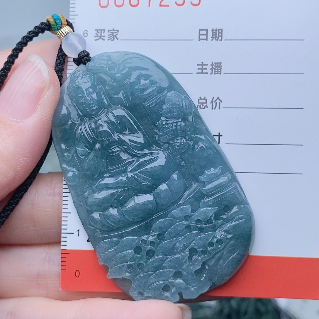 翡翠未镶嵌颈饰山水