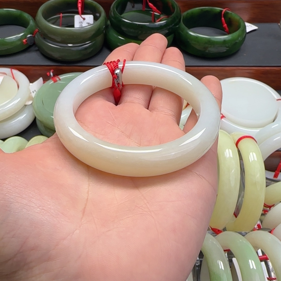 和田玉未镶嵌手镯