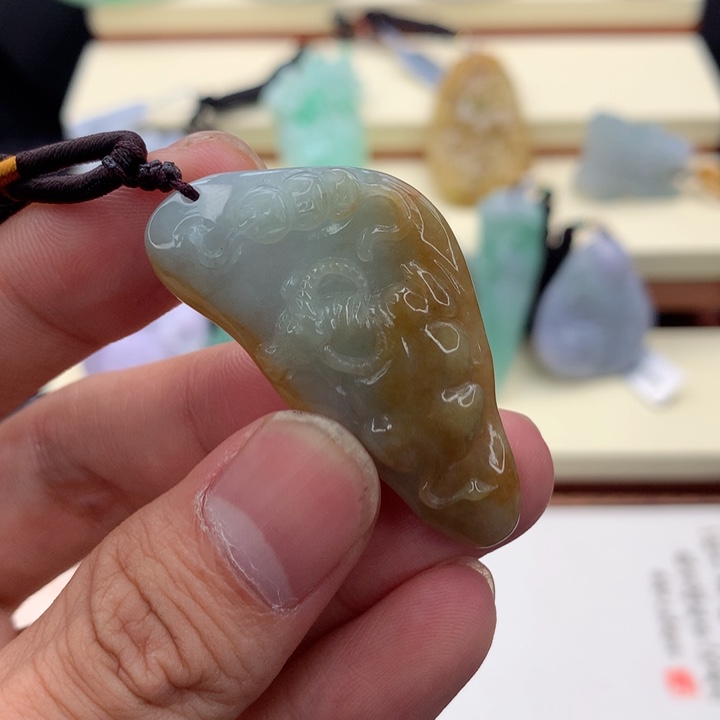 翡翠未镶嵌颈饰吊坠