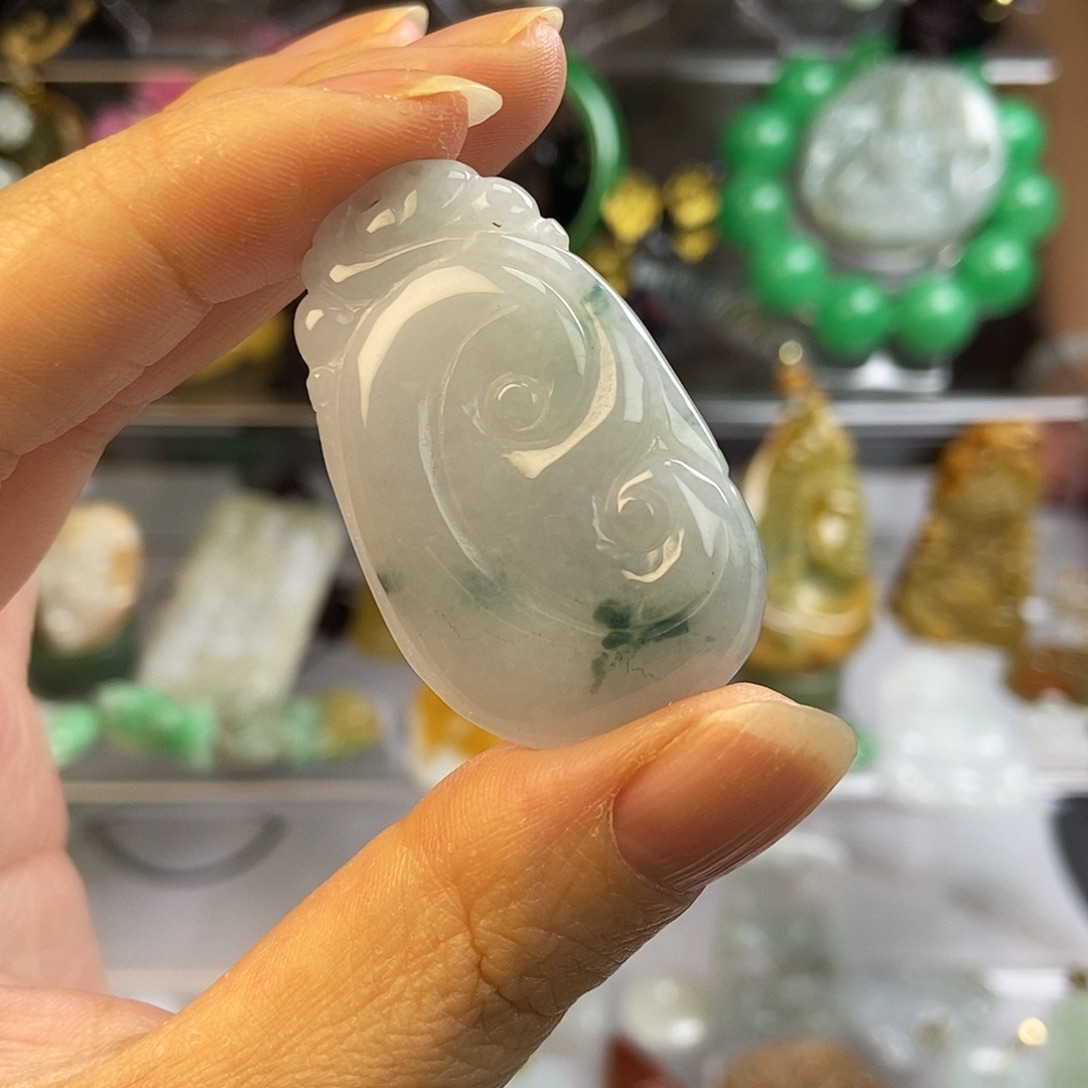 颈饰未镶嵌翡翠飘花如意