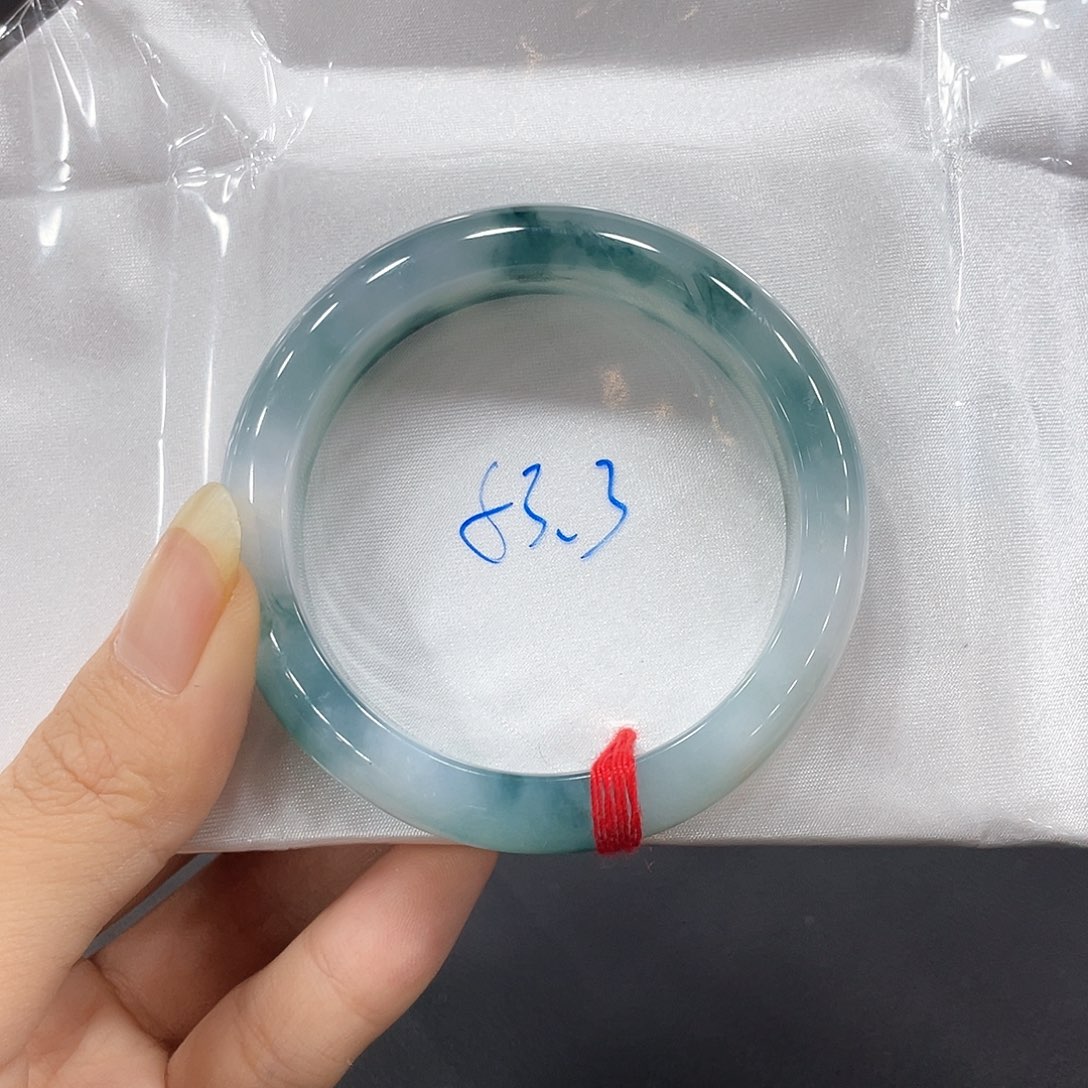 翡翠手镯未镶嵌翡翠手镯