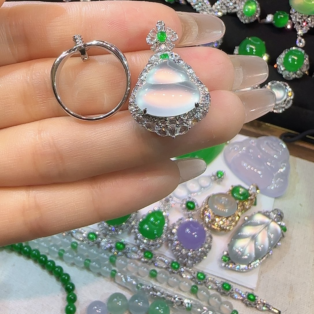 翡翠18K金镶嵌戒指