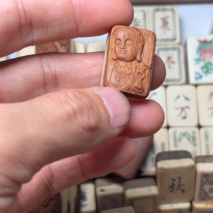 左***介实心竹雕刻手把件