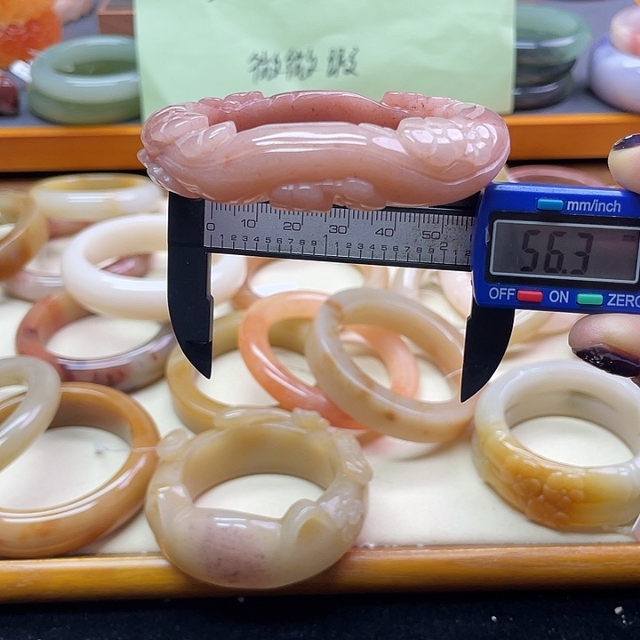 未镶嵌手镯石英质玉