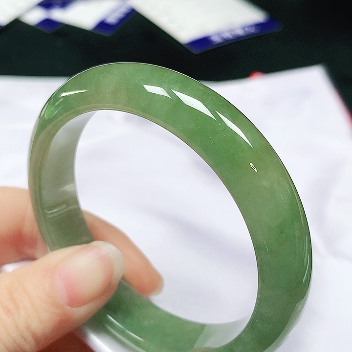 翡翠手镯（圆镯）未镶嵌