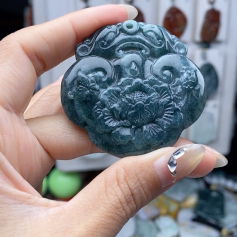翡翠颈饰未镶嵌翡翠