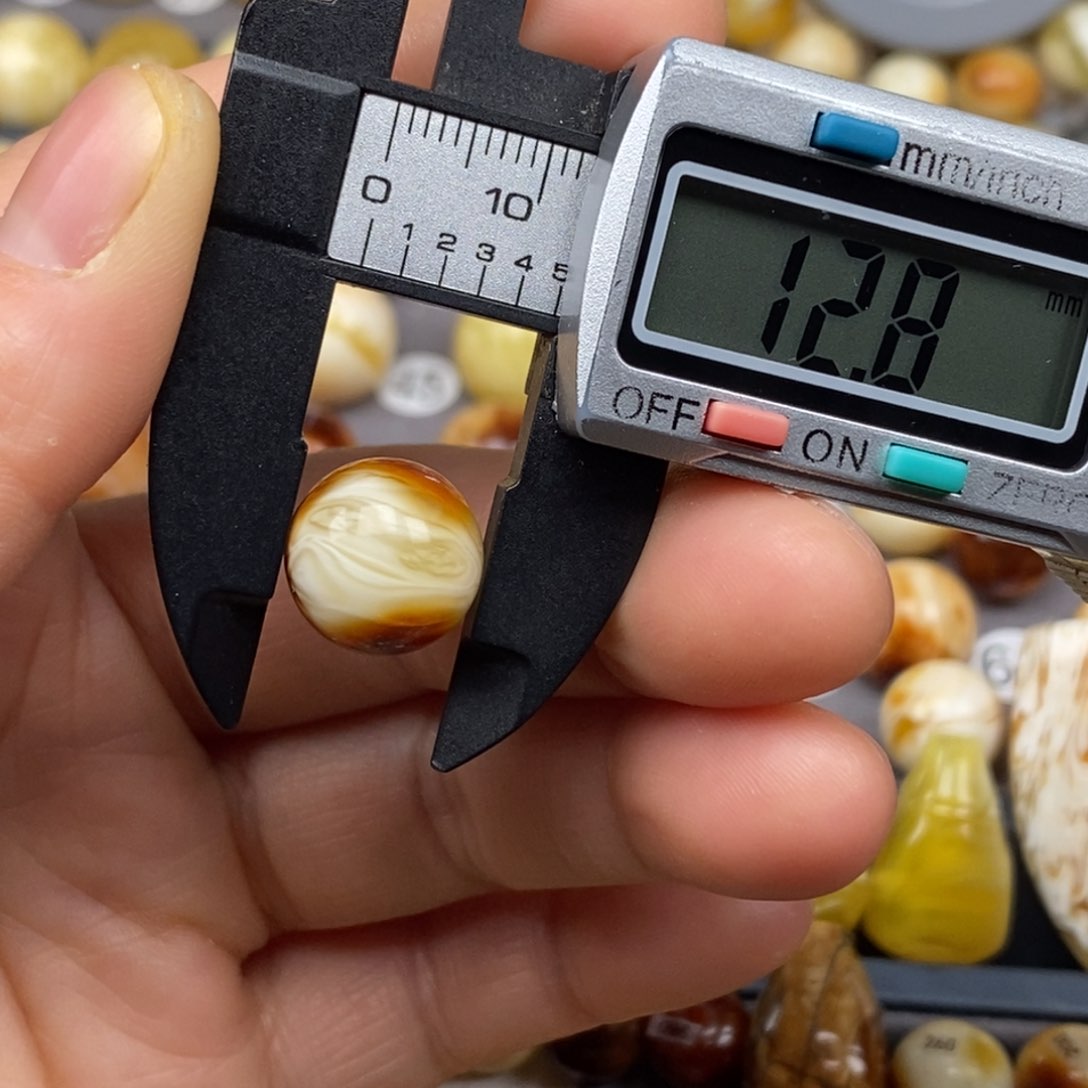 蜜蜡珠宝奇石未镶嵌