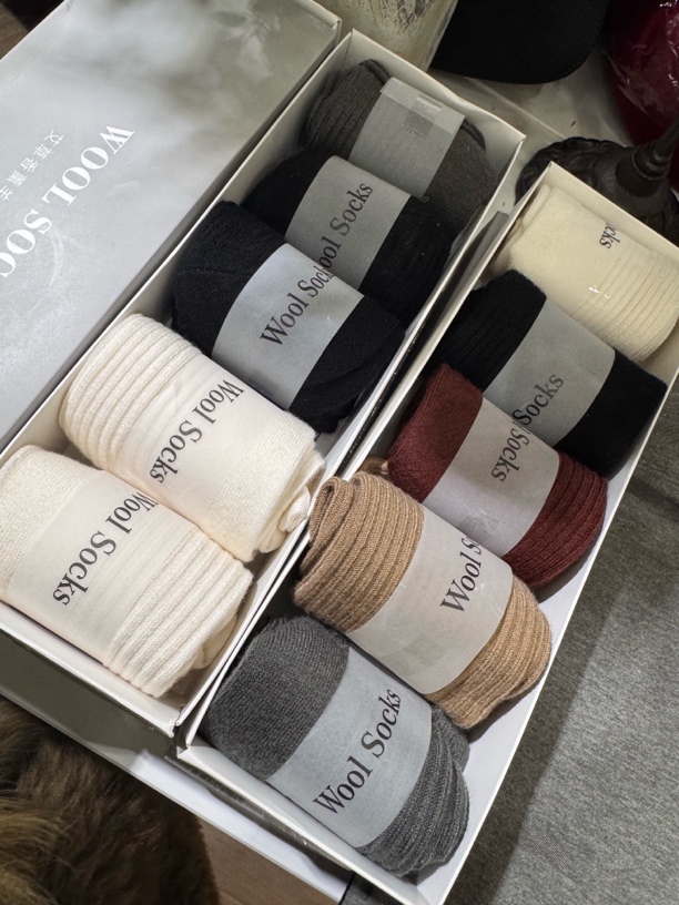 男款、女款素色袜子