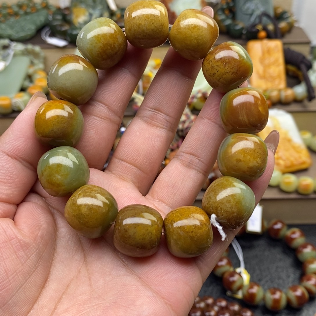 透闪石质玉未镶嵌手串