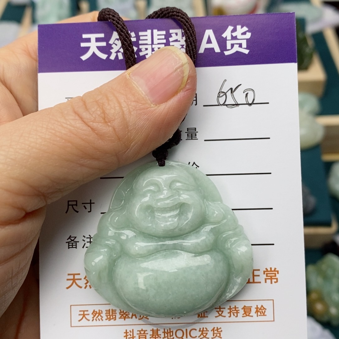 翡翠颈饰未镶嵌佛公