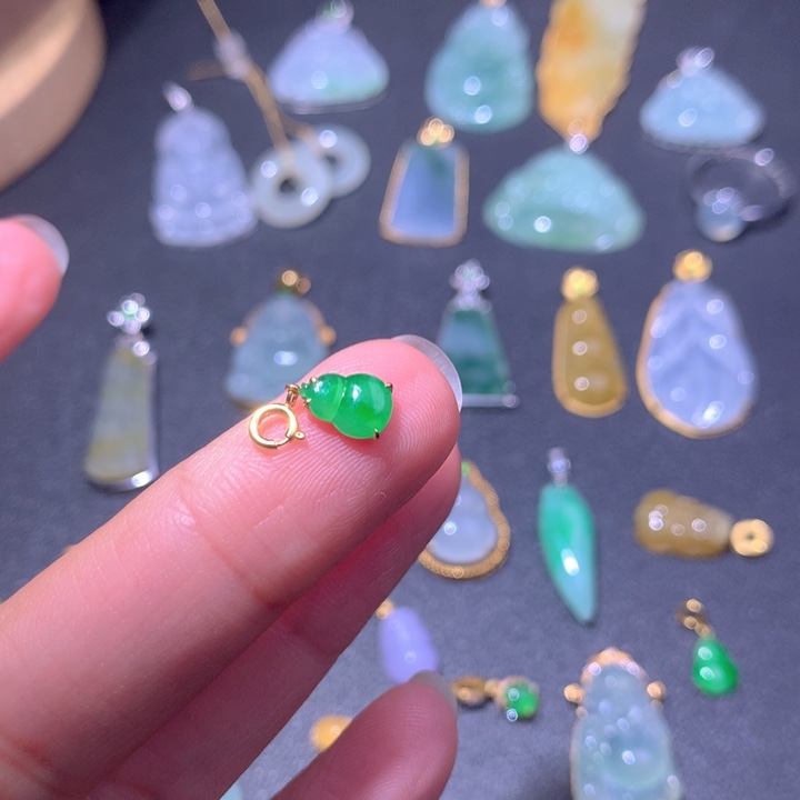 颈饰18K金镶嵌翡翠翡翠