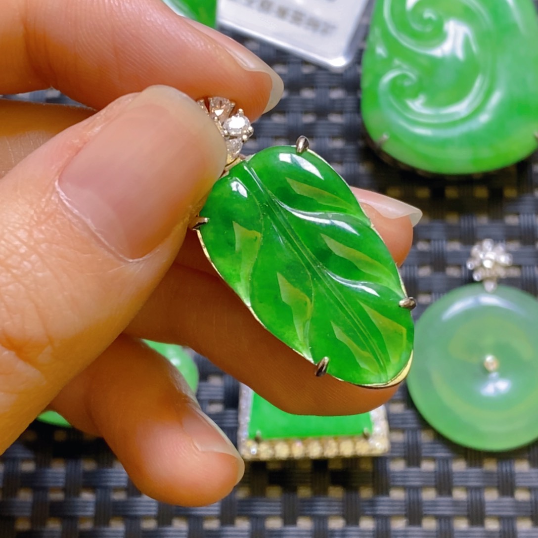 翡翠颈饰银S925镶嵌吊坠