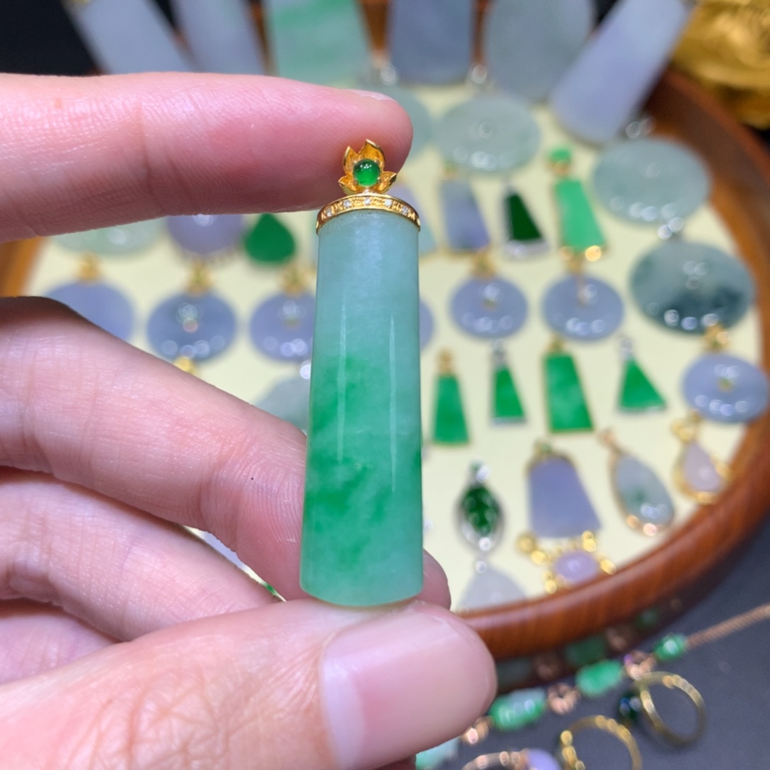 翡翠吊坠(不含链)18K金镶嵌