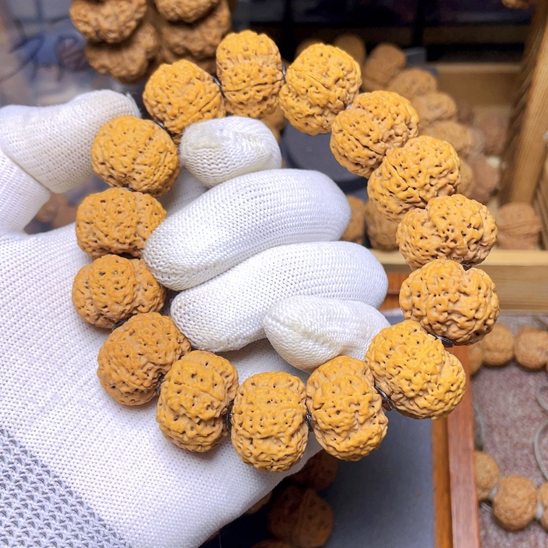 金刚菩提吊坠有**戈飞碟梅花