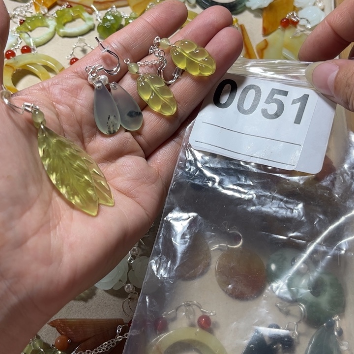 修****蛇纹石玉合金耳饰