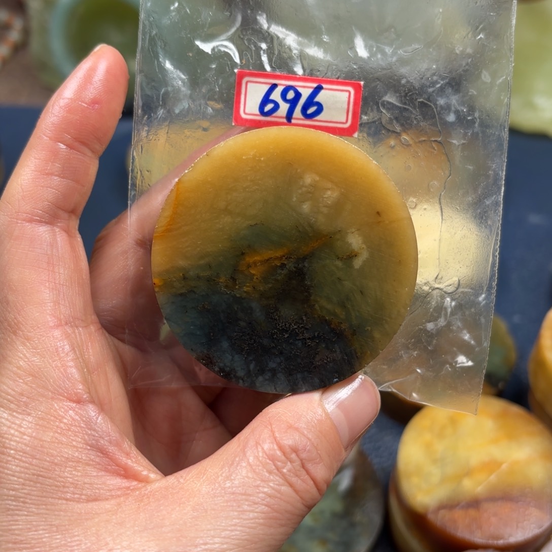 快***g蛇纹石玉未镶嵌珠宝半成品