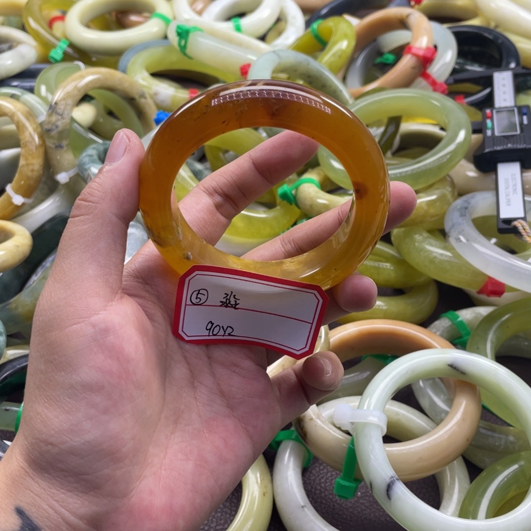 淼***鑫蛇纹石玉未镶嵌手镯