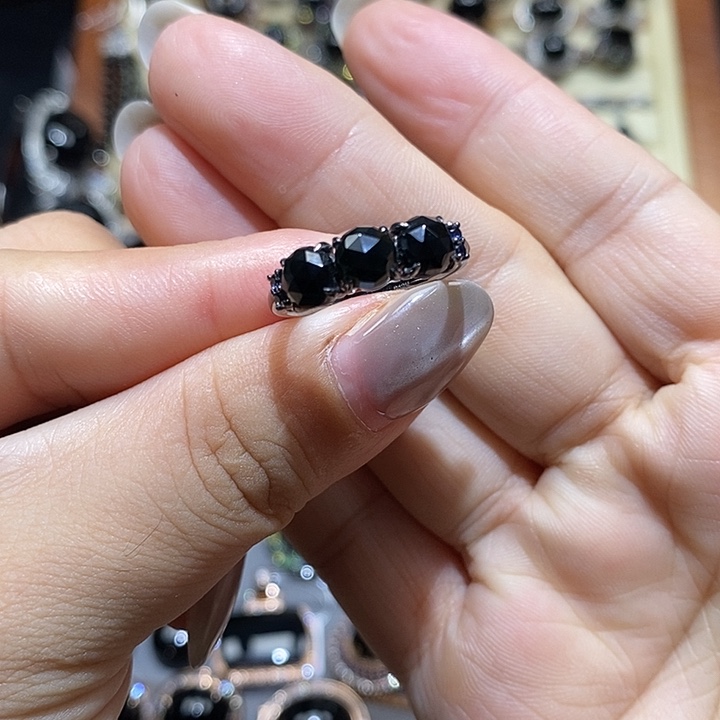 18K金镶嵌戒指翡翠