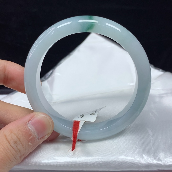 翡翠手镯（圆镯）未镶嵌56.7