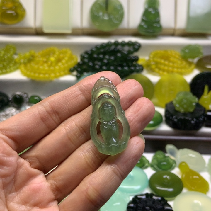 蛇纹石玉未镶嵌颈饰