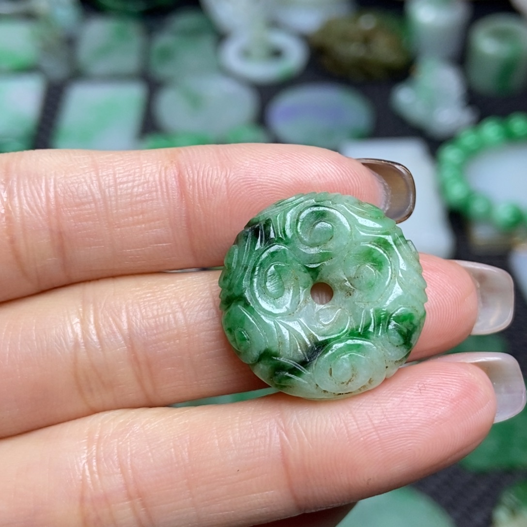 翡翠未镶嵌挂件清